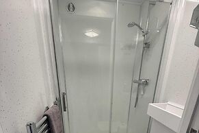 1 Bedroom Annex - 2 Mins From Train Station