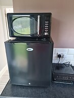 1 Bedroom Annex - 2 Mins From Train Station