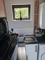 1 Bedroom Annex - 2 Mins From Train Station
