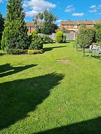 1 Bedroom Annex - 2 Mins From Train Station