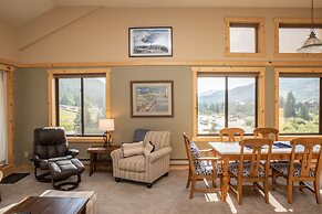 2800 Slopeside 2 Bedroom Condo by RedAwning