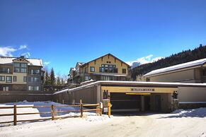 2800 Slopeside 2 Bedroom Condo by RedAwning