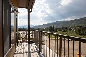 2800 Slopeside 2 Bedroom Condo by RedAwning