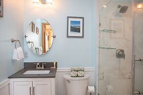 2800 Slopeside 2 Bedroom Condo by RedAwning