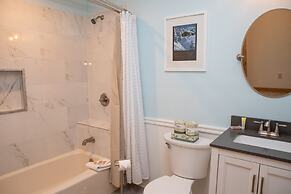 2800 Slopeside 2 Bedroom Condo by RedAwning