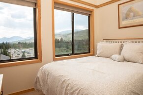 2800 Slopeside 2 Bedroom Condo by RedAwning