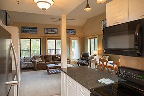 2800 Slopeside 2 Bedroom Condo by RedAwning