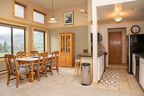 2800 Slopeside 2 Bedroom Condo by RedAwning