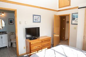 2800 Slopeside 2 Bedroom Condo by RedAwning