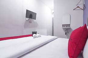 RedDoorz near ITC Mangga Dua