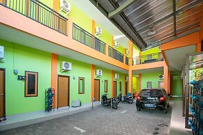 RedDoorz near Kejaksan Station Cirebon 2