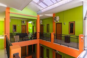 RedDoorz near Kejaksan Station Cirebon 2