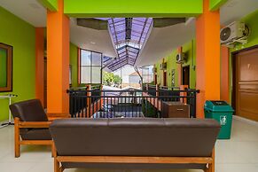 RedDoorz near Kejaksan Station Cirebon 2