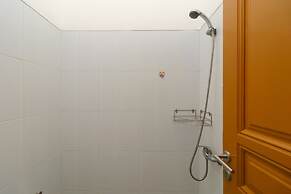 RedDoorz near Kejaksan Station Cirebon 2