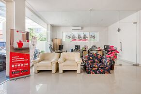 RedDoorz near Ciputra World 3