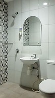 RedDoorz Hostel @ Manado Green Hostel