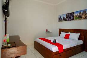 RedDoorz near Padang Golf Adisucipto