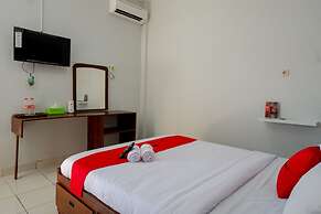 RedDoorz near Padang Golf Adisucipto