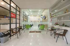 RedDoorz Plus @ Cemara Asri Medan