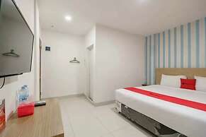 RedDoorz Plus @ Cemara Asri Medan