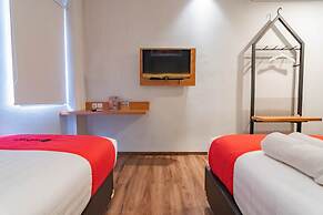 RedDoorz Plus @ Doorman Guest House