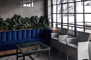 RedDoorz Plus @ Doorman Guest House