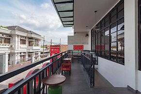 RedDoorz Plus @ Doorman Guest House