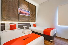 RedDoorz Plus @ Doorman Guest House