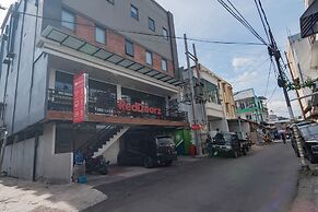 RedDoorz Plus @ Doorman Guest House