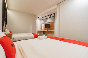 RedDoorz Plus @ Doorman Guest House