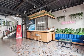 RedDoorz Plus @ Doorman Guest House