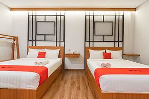 RedDoorz Plus @ Doorman Guest House