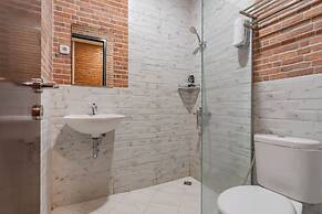 RedDoorz Plus @ Doorman Guest House