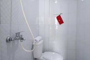 RedDoorz Plus Syariah near Mall Pondok Indah