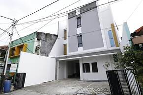 RedDoorz Plus Syariah near Mall Pondok Indah