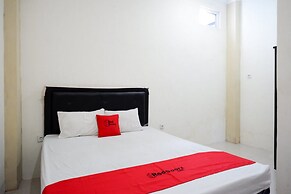 RedDoorz near Hartono Mall Solo