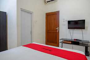 RedDoorz near Hartono Mall Solo
