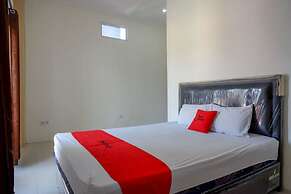 RedDoorz near Hartono Mall Solo