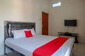 RedDoorz near Hartono Mall Solo
