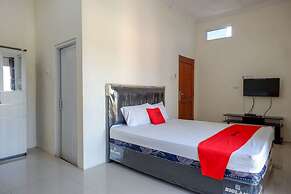 RedDoorz near Hartono Mall Solo