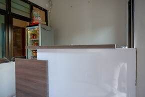 RedDoorz near Stasiun Tawang Semarang