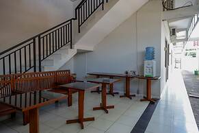 RedDoorz near Stasiun Tawang Semarang