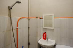 RedDoorz near Stasiun Tawang Semarang