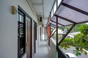 RedDoorz near Stasiun Tawang Semarang