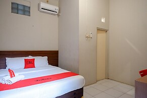 RedDoorz near Stasiun Tawang Semarang