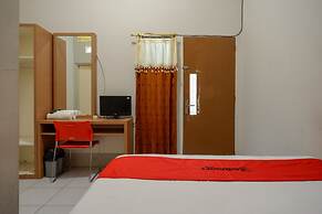 RedDoorz near Stasiun Tawang Semarang