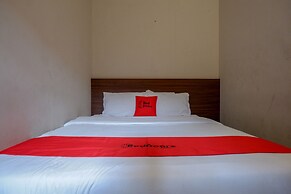 RedDoorz near Stasiun Tawang Semarang