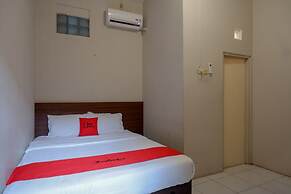 RedDoorz near Stasiun Tawang Semarang