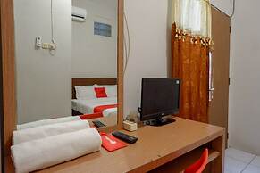 RedDoorz near Stasiun Tawang Semarang