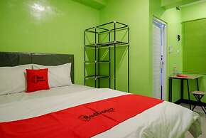RedDoorz @ Jalan Gatot Subroto Semarang